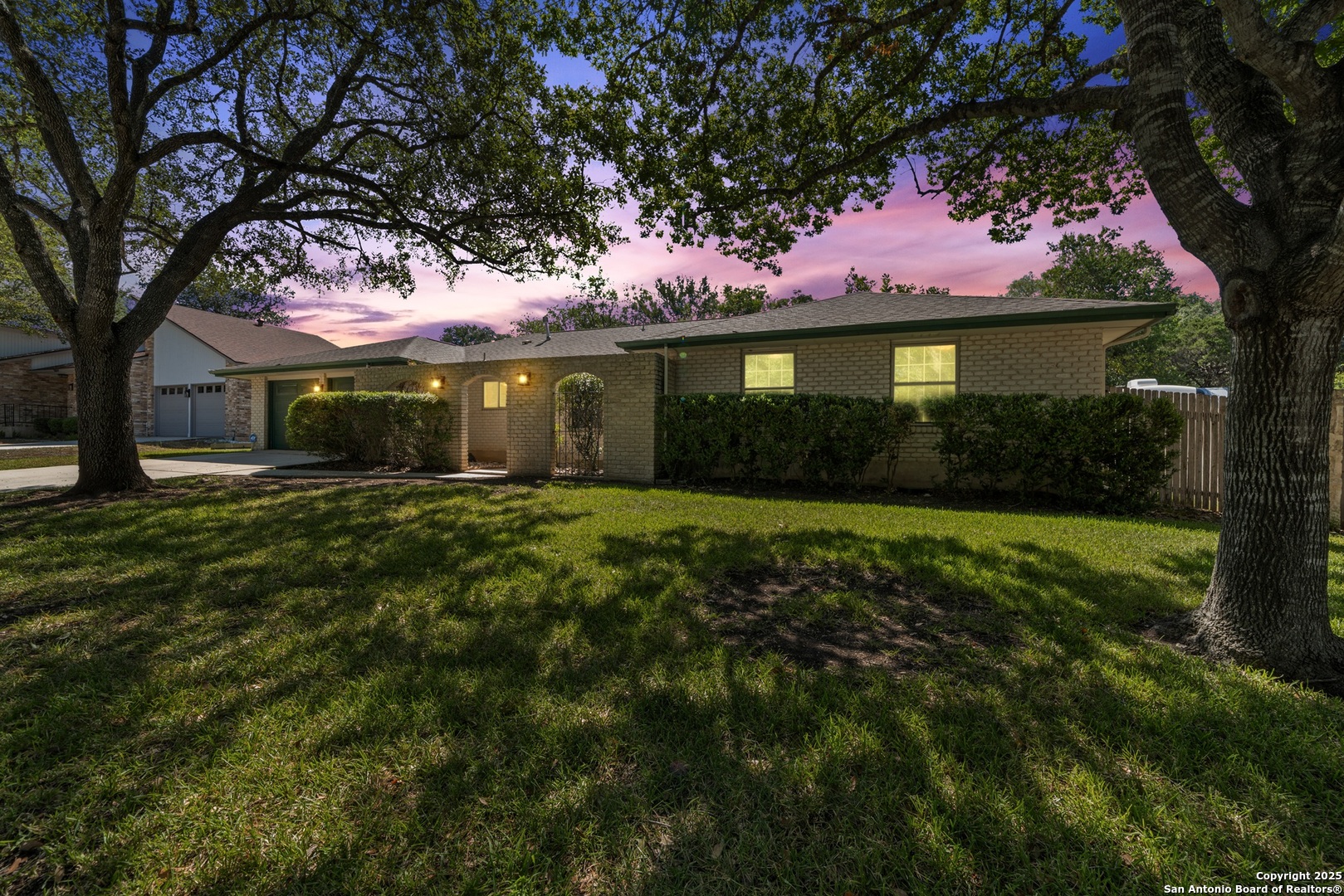 626 Many Oaks