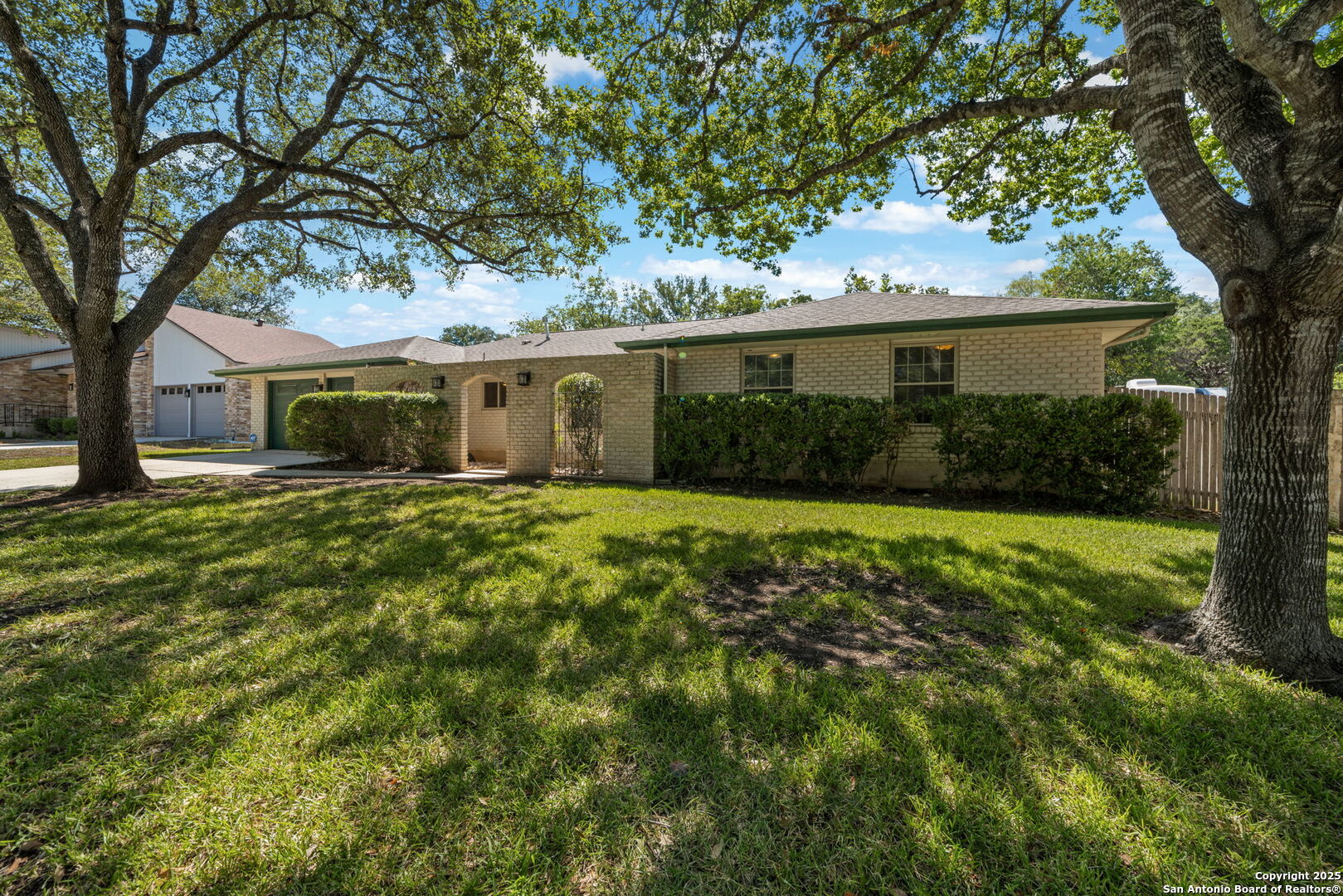 626 Many Oaks