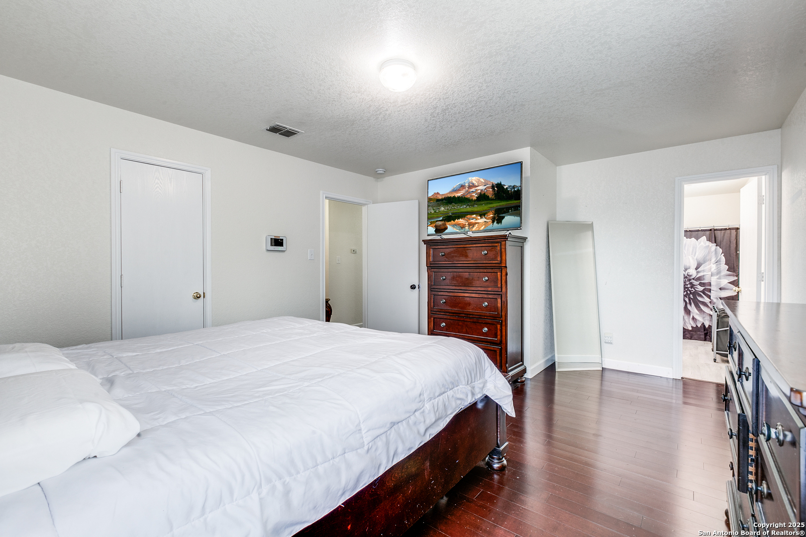902 Absolon Farm
