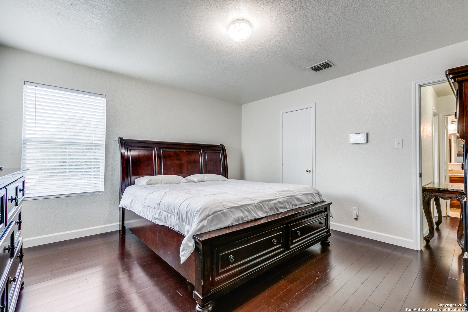 902 Absolon Farm