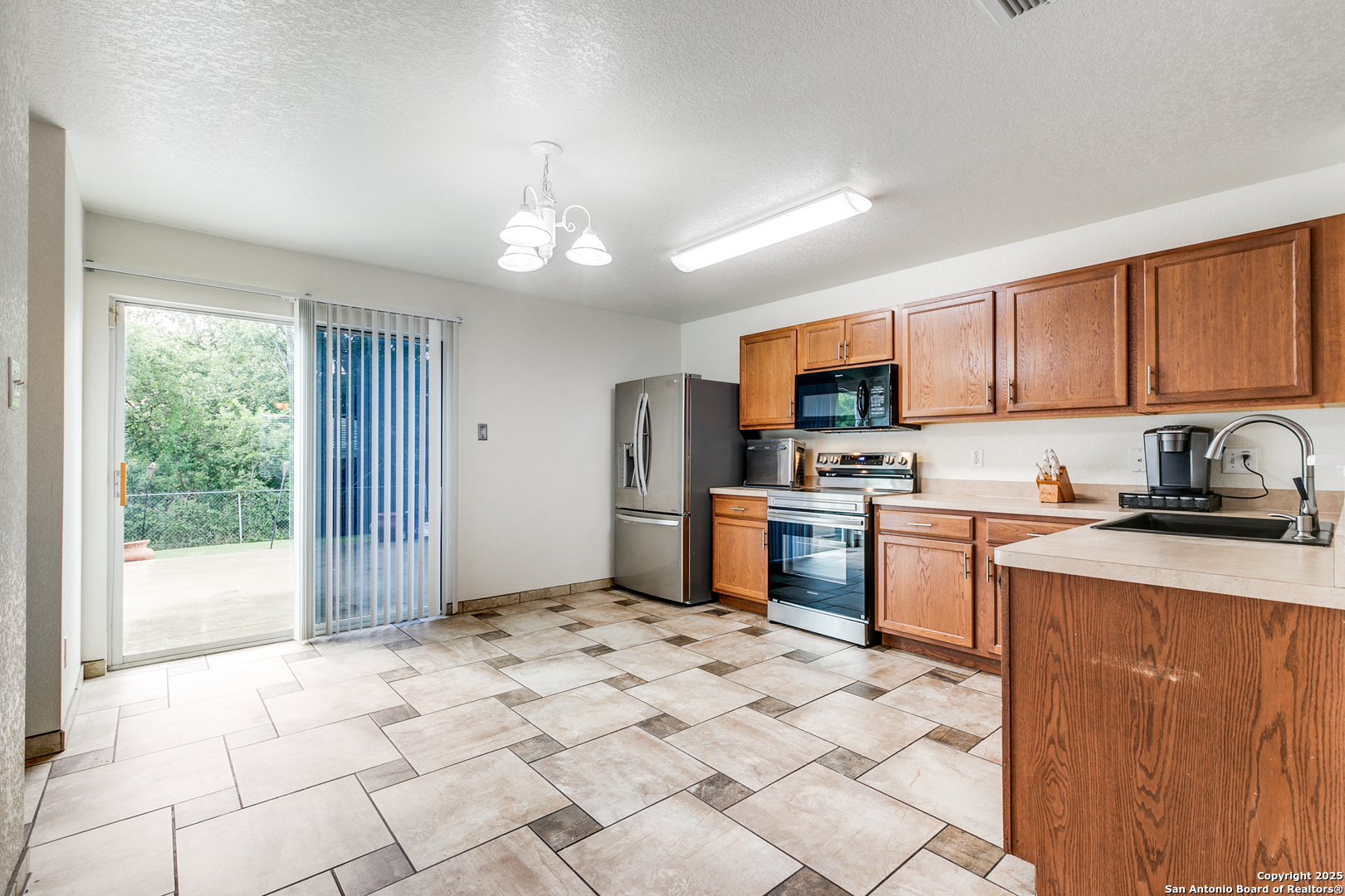 902 Absolon Farm
