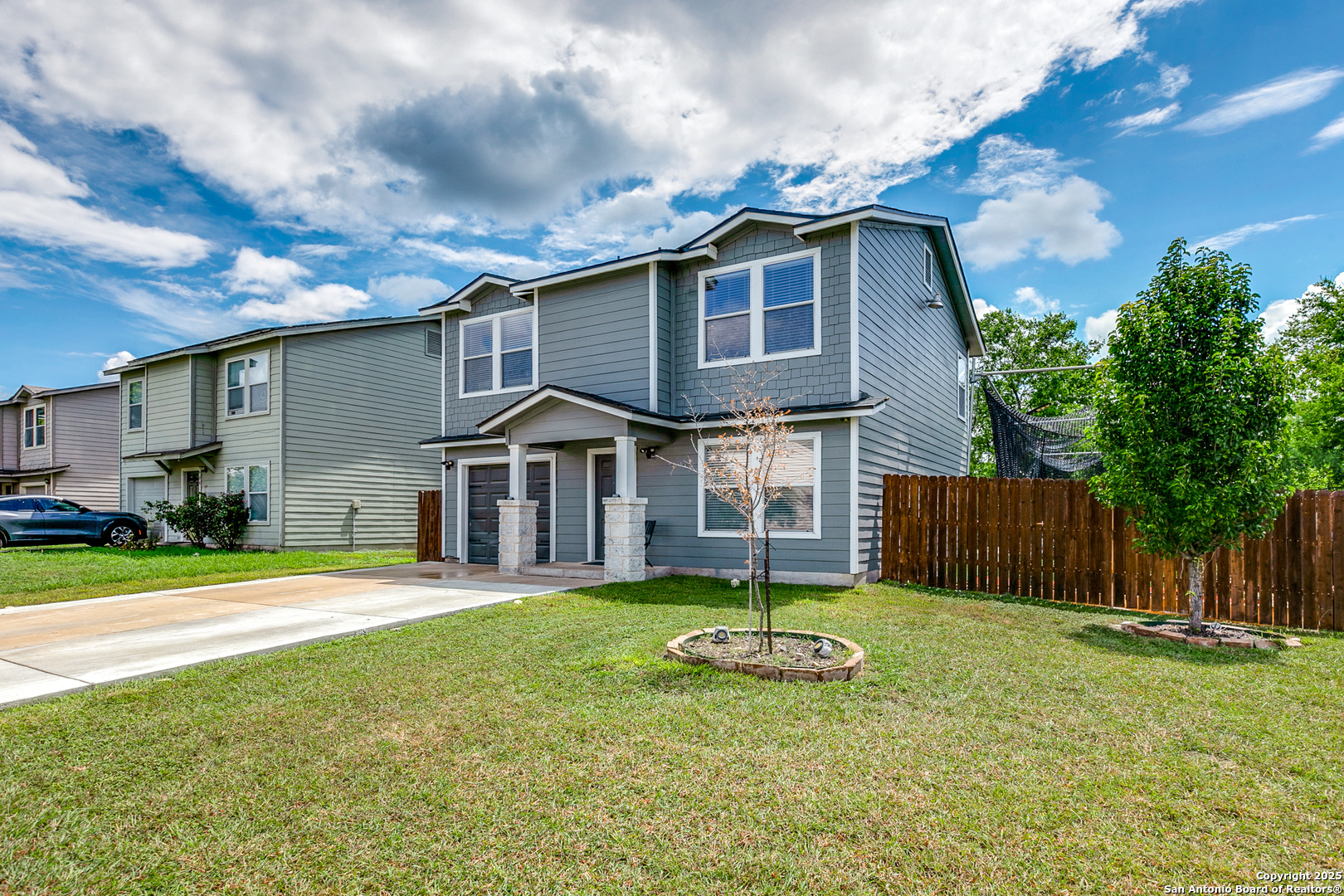 902 Absolon Farm