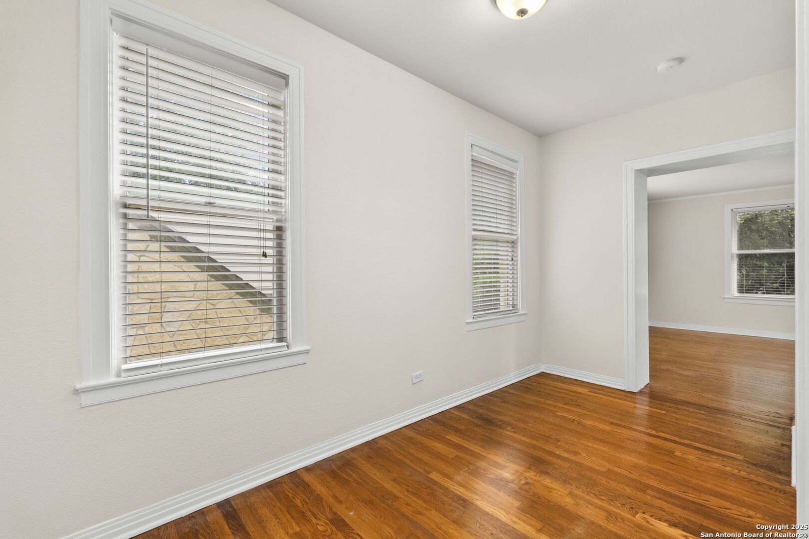 300 E Lullwood
