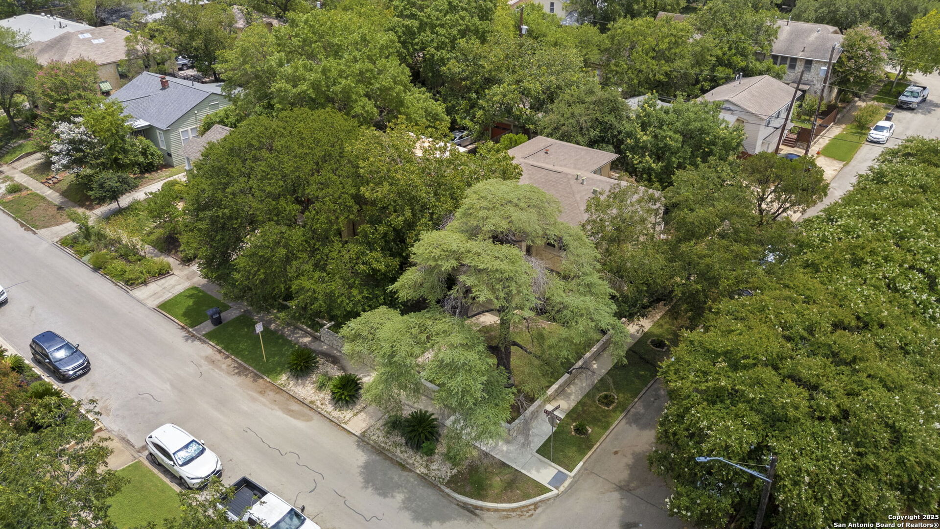 300 E Lullwood