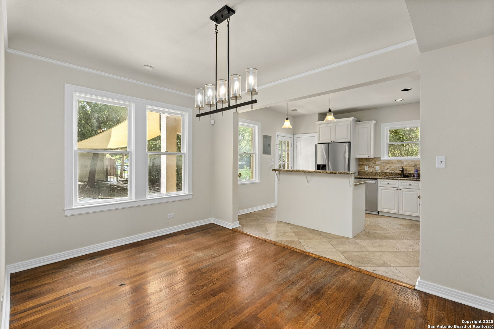 300 E Lullwood