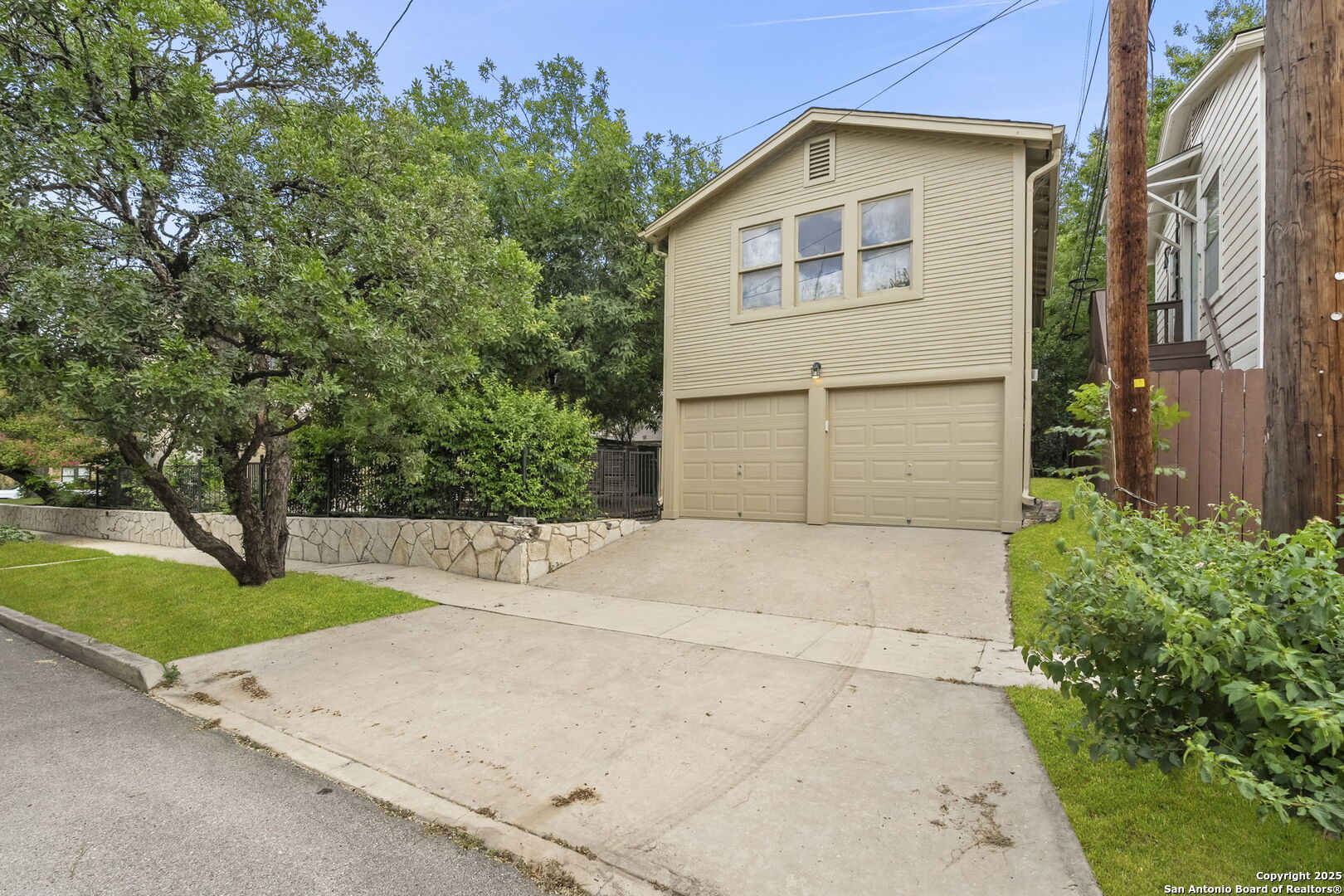 300 E Lullwood