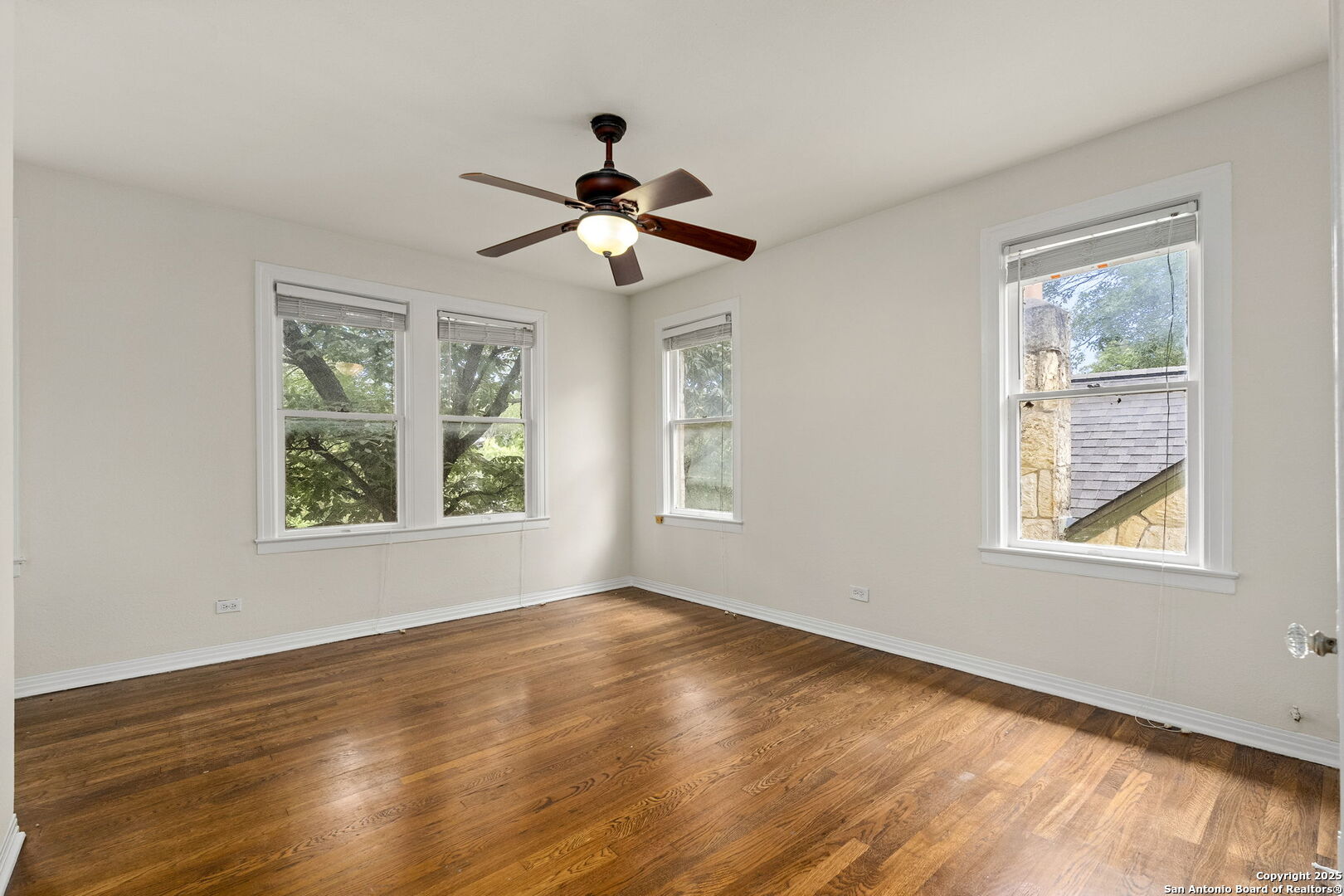 300 E Lullwood