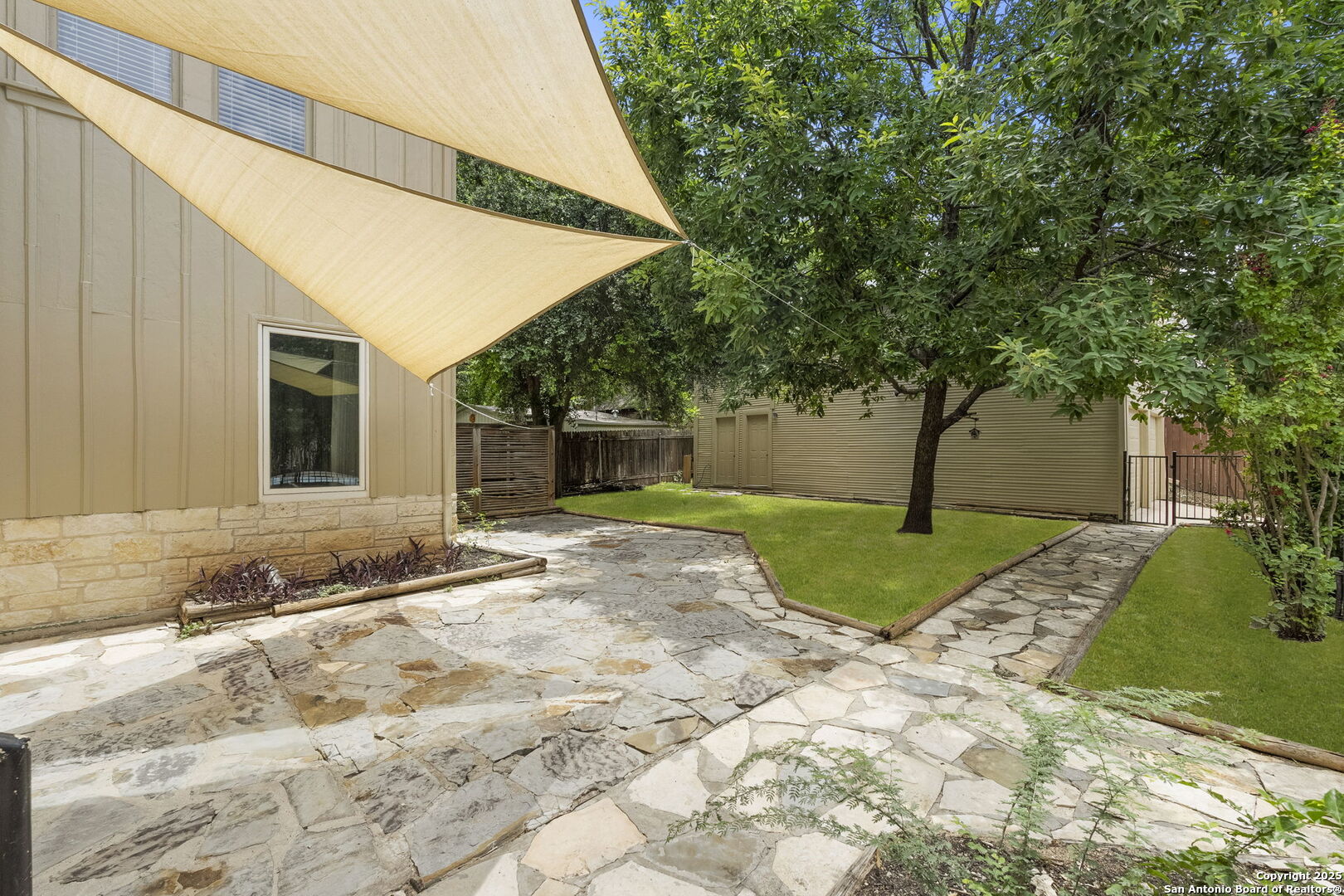 300 E Lullwood