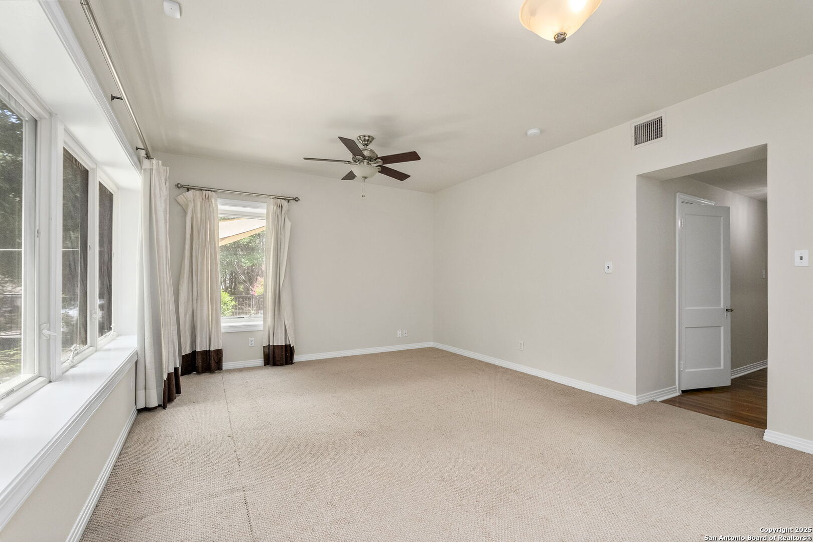 300 E Lullwood