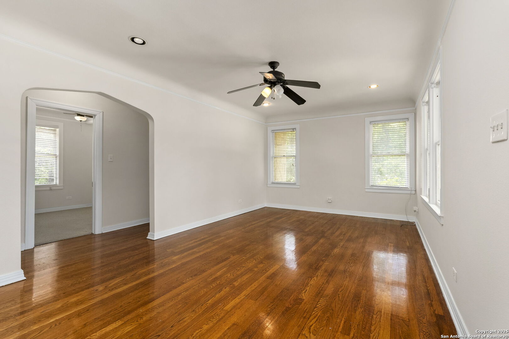 300 E Lullwood