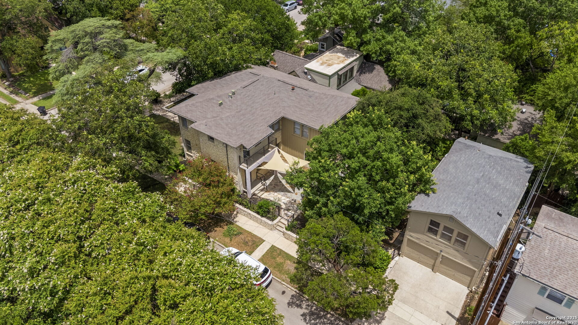 300 E Lullwood
