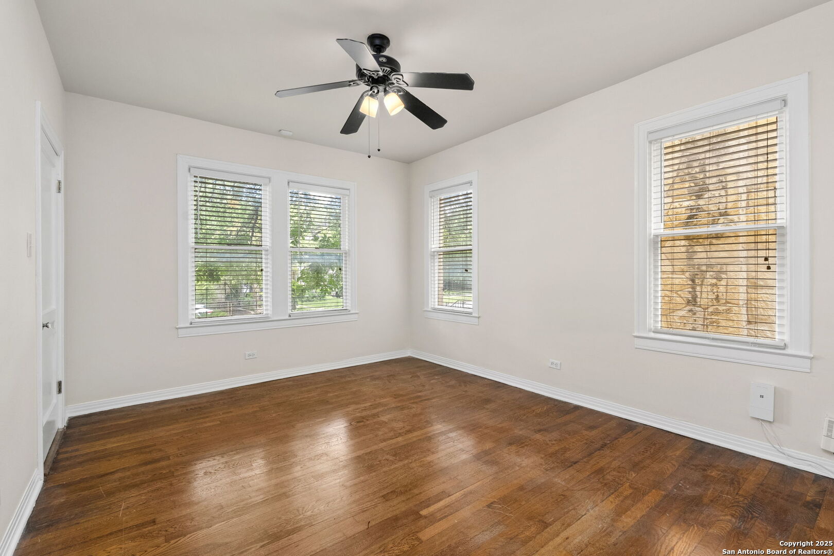 300 E Lullwood