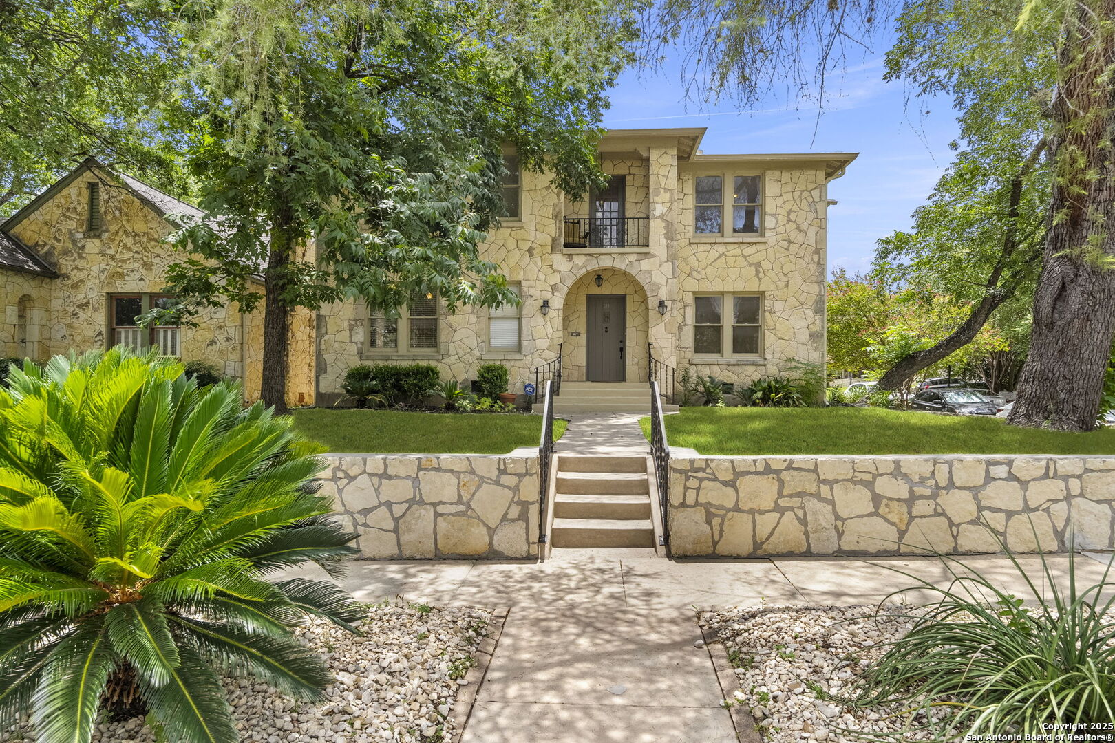 300 E Lullwood