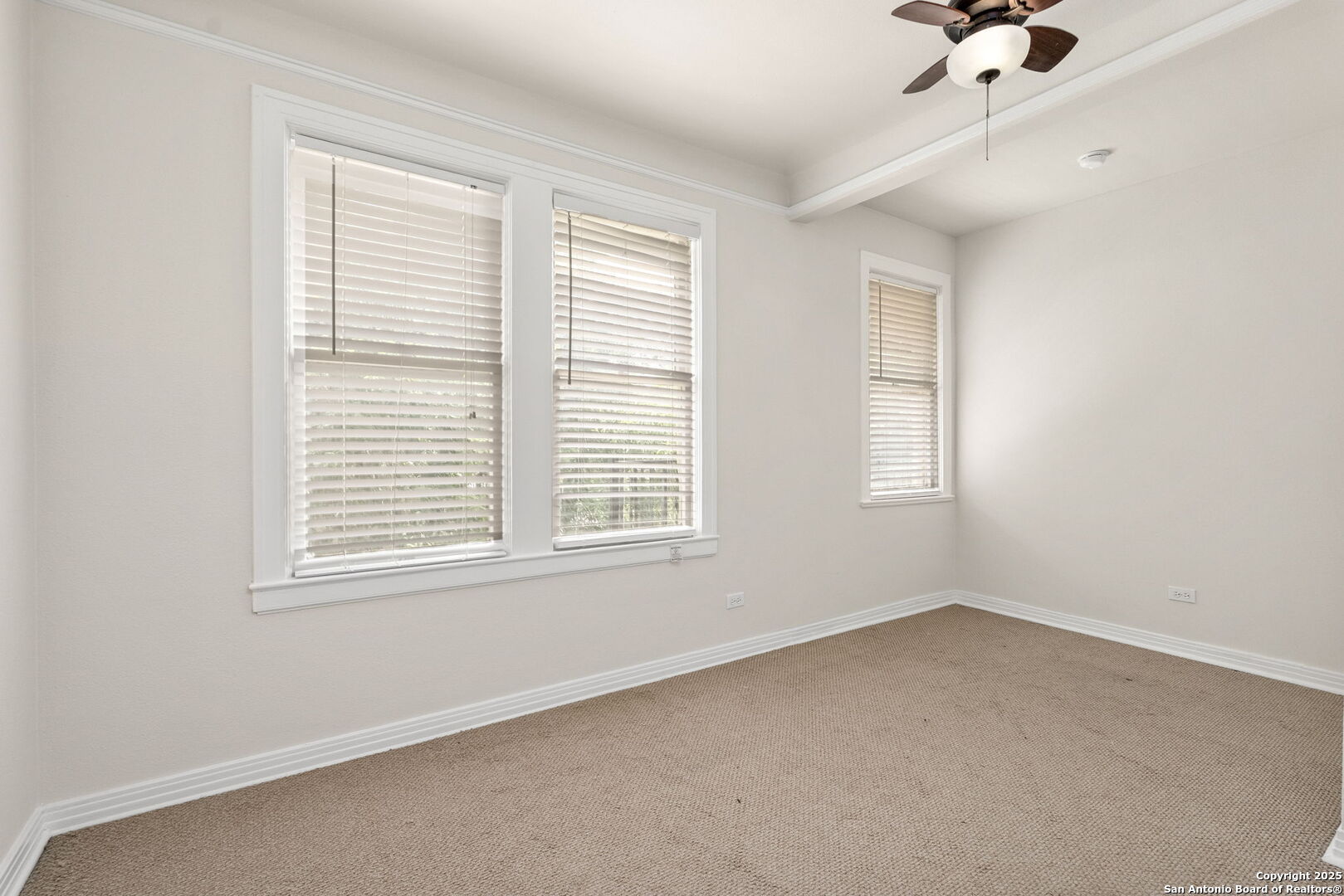 300 E Lullwood
