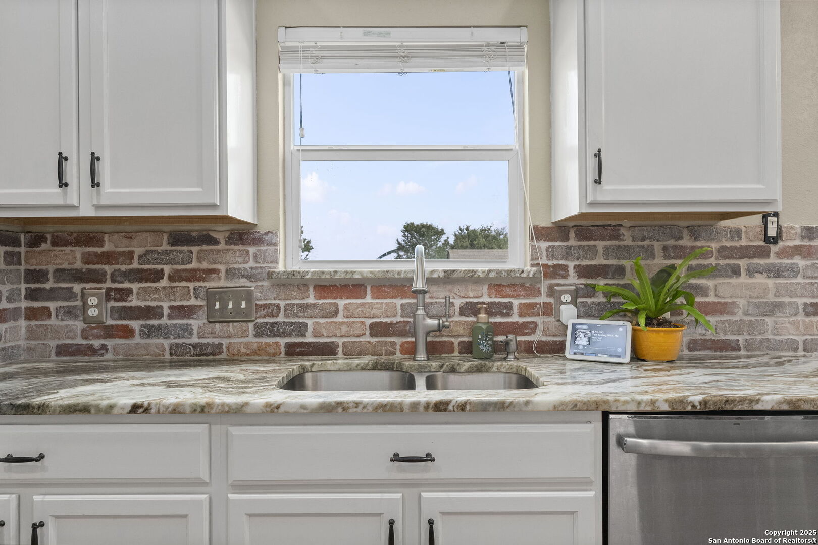 2105 Hazelwood