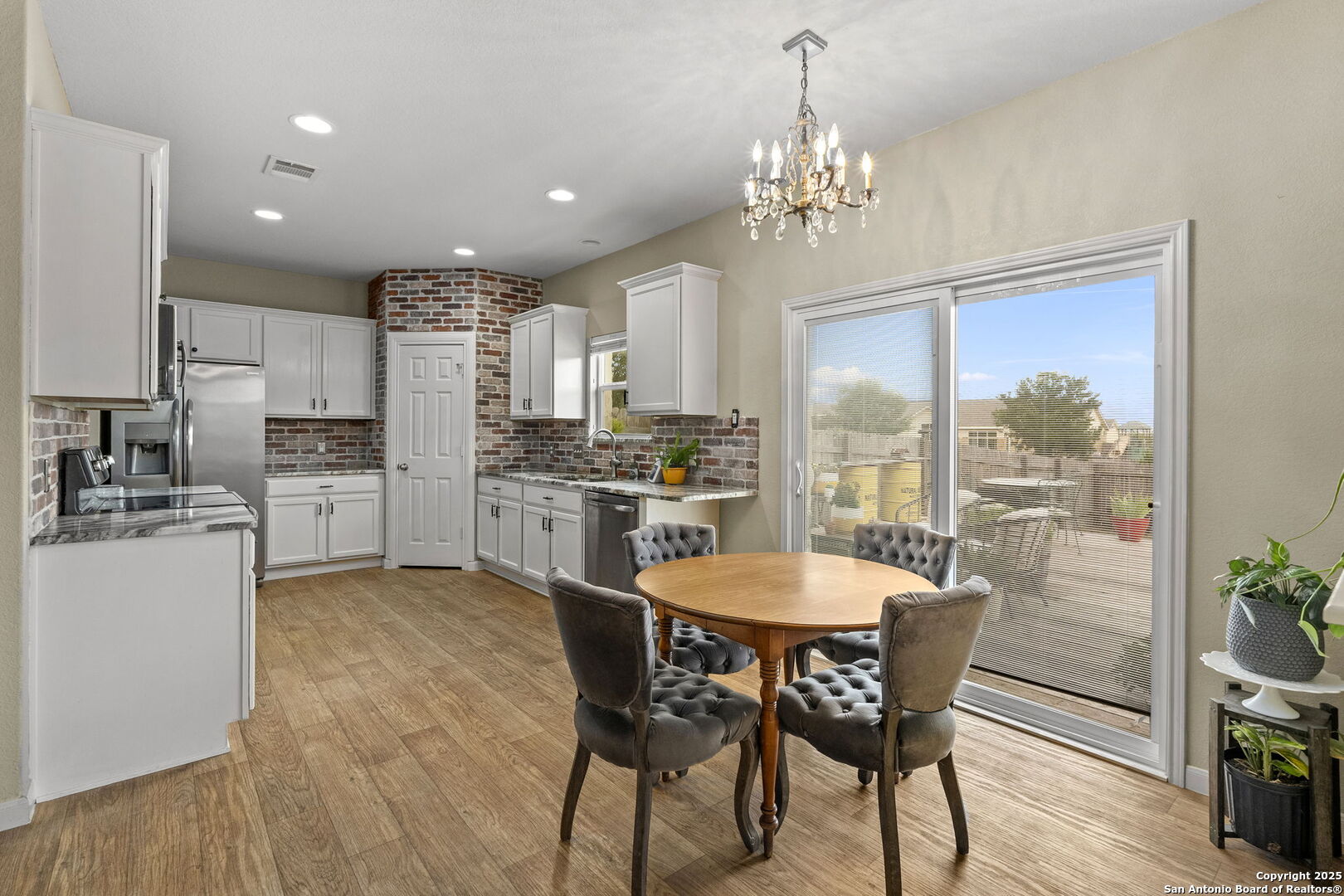2105 Hazelwood