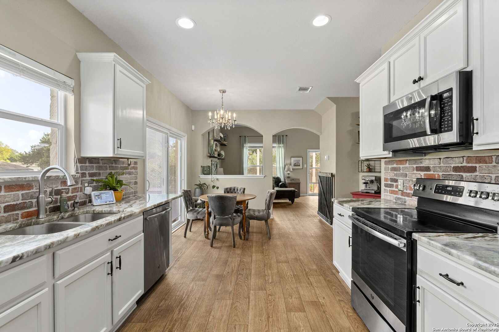 2105 Hazelwood