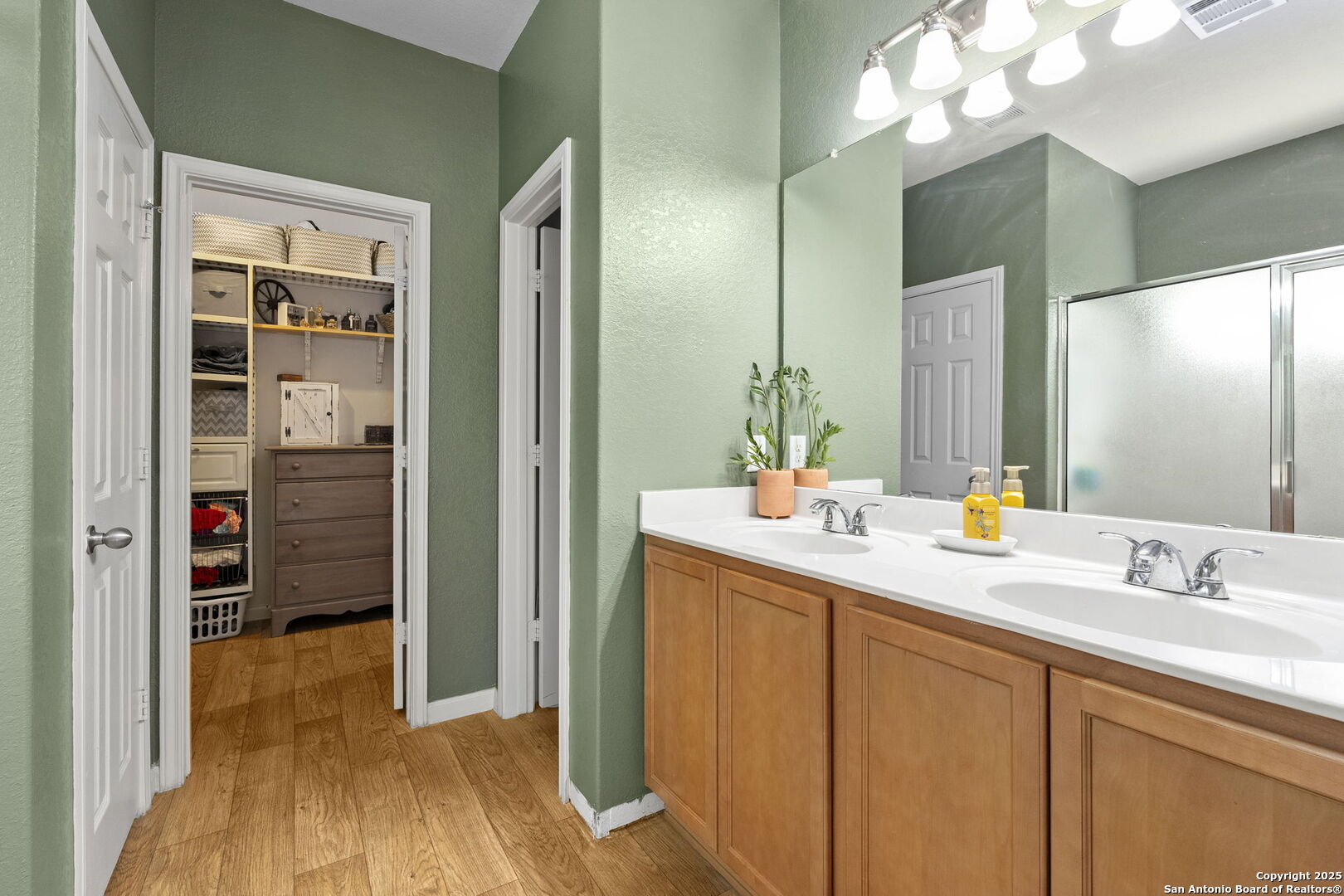2105 Hazelwood