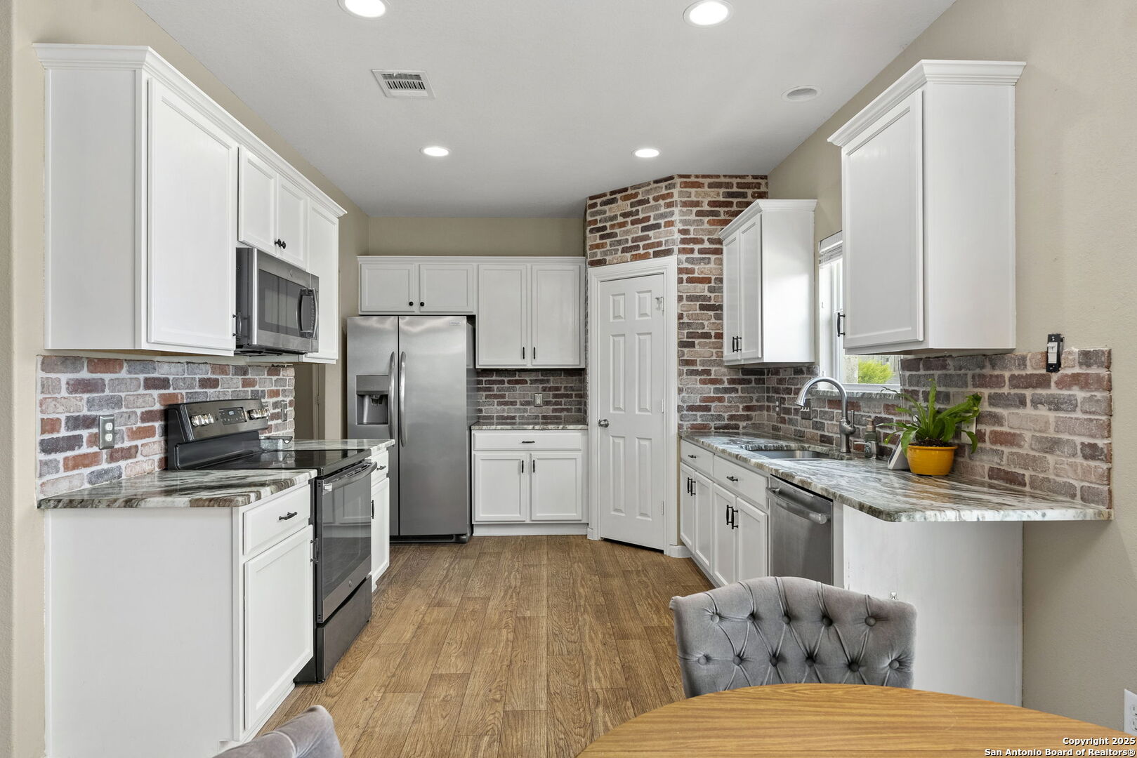 2105 Hazelwood