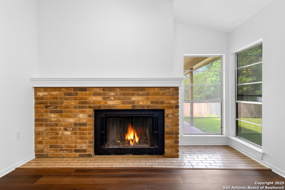 6827 Raintree Frst