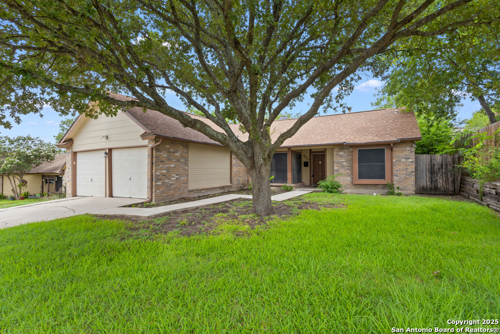 6827 Raintree Frst