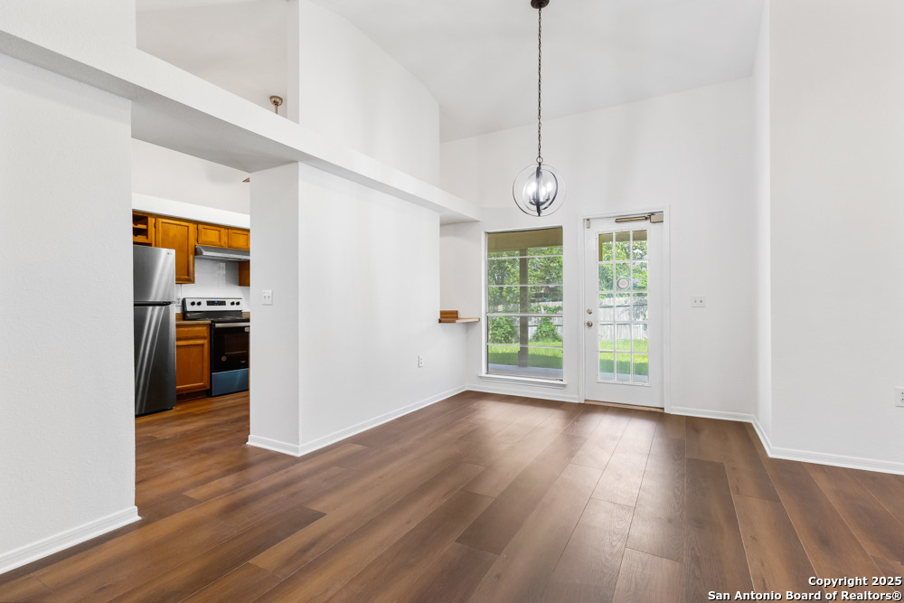 6827 Raintree Frst