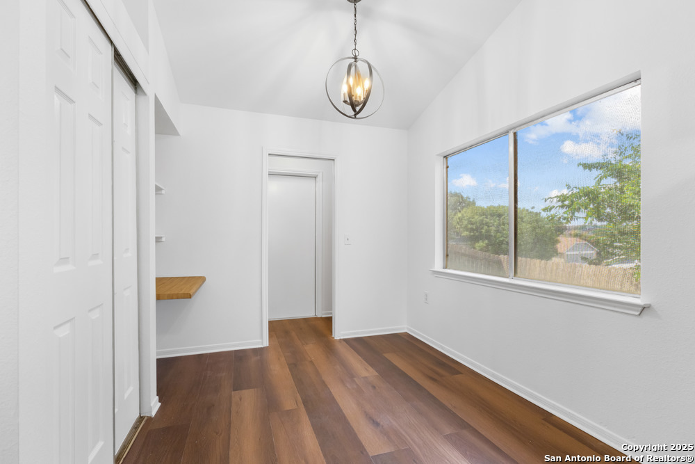 6827 Raintree Frst