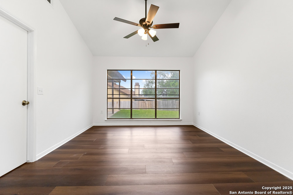 6827 Raintree Frst