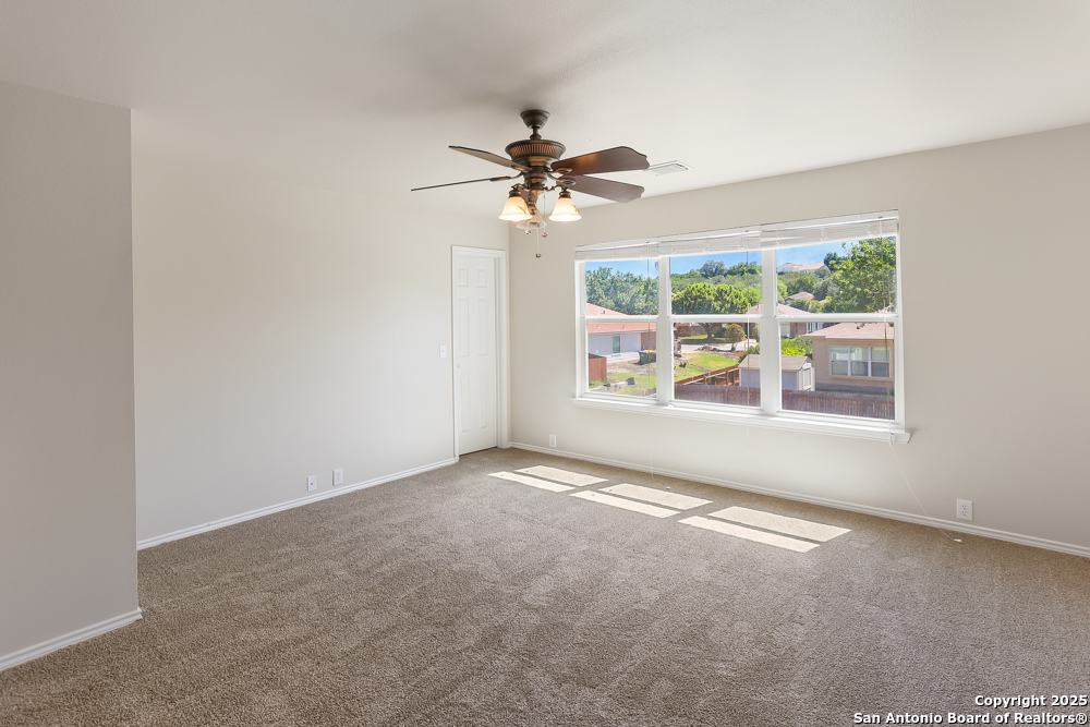 15811 Beaufort Blvd