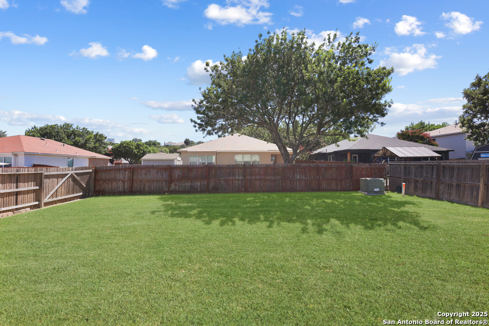 15811 Beaufort Blvd