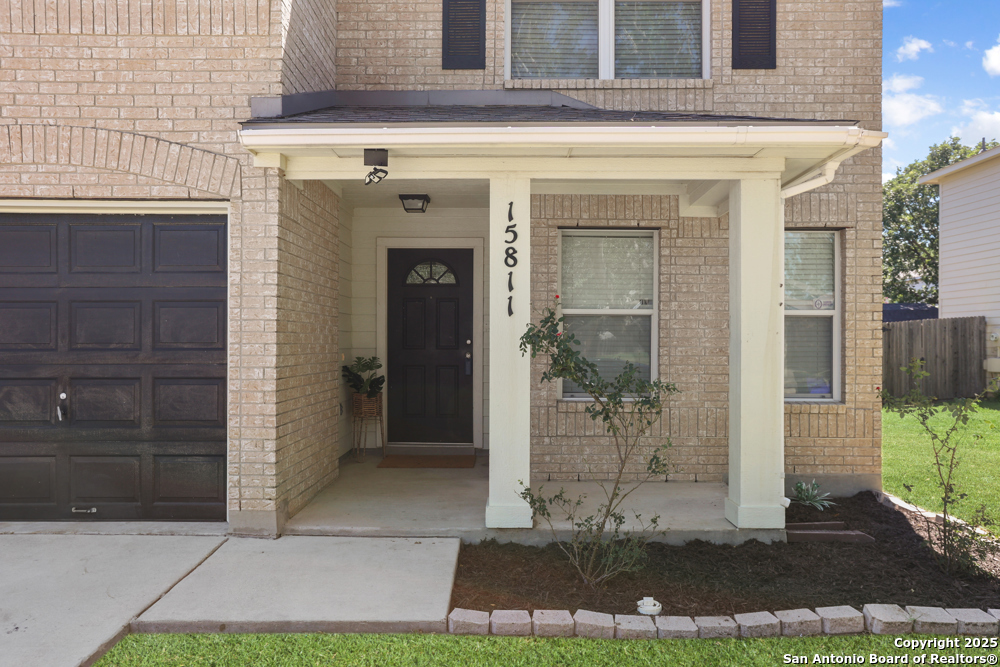 15811 Beaufort Blvd