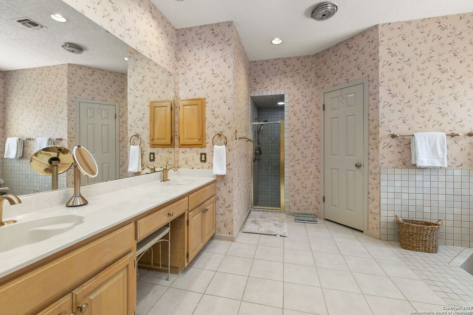 1611 Eagle Point