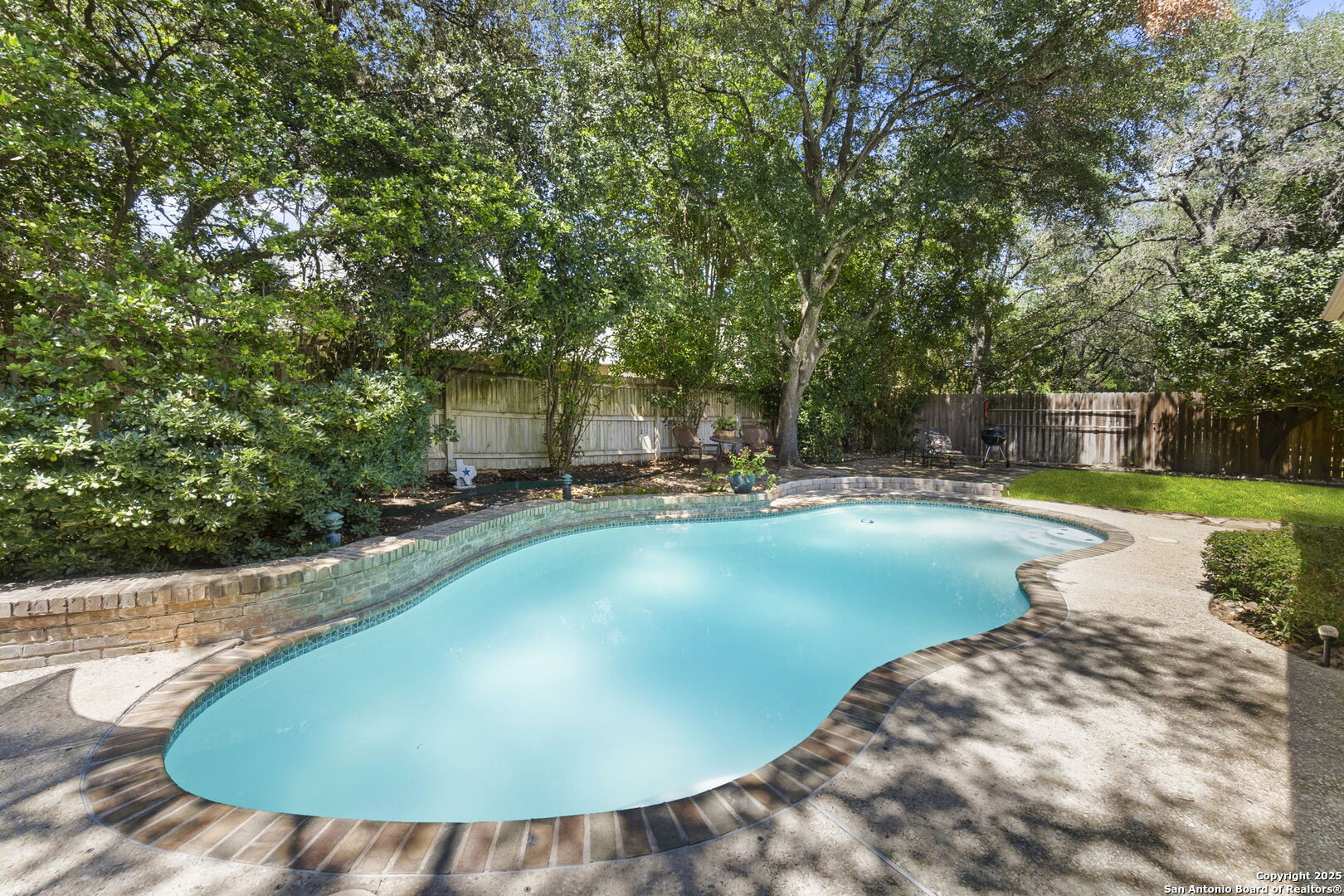 1611 Eagle Point