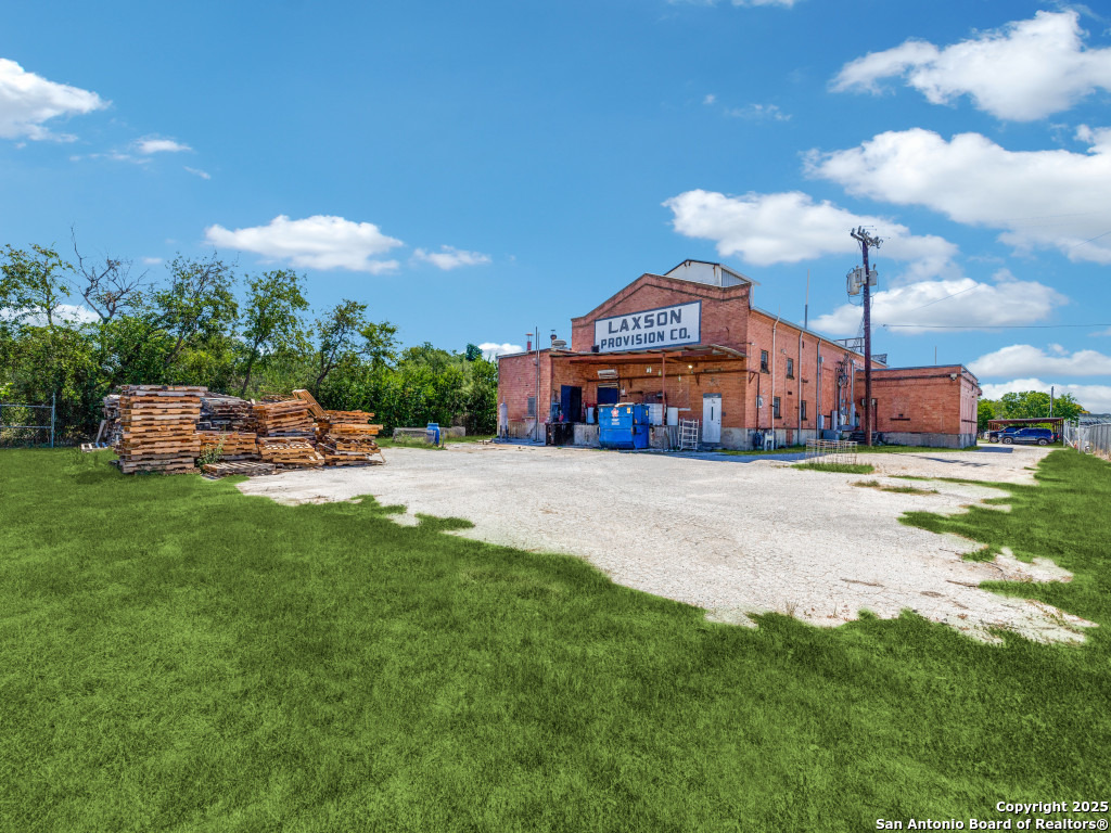 264 W Lachapelle