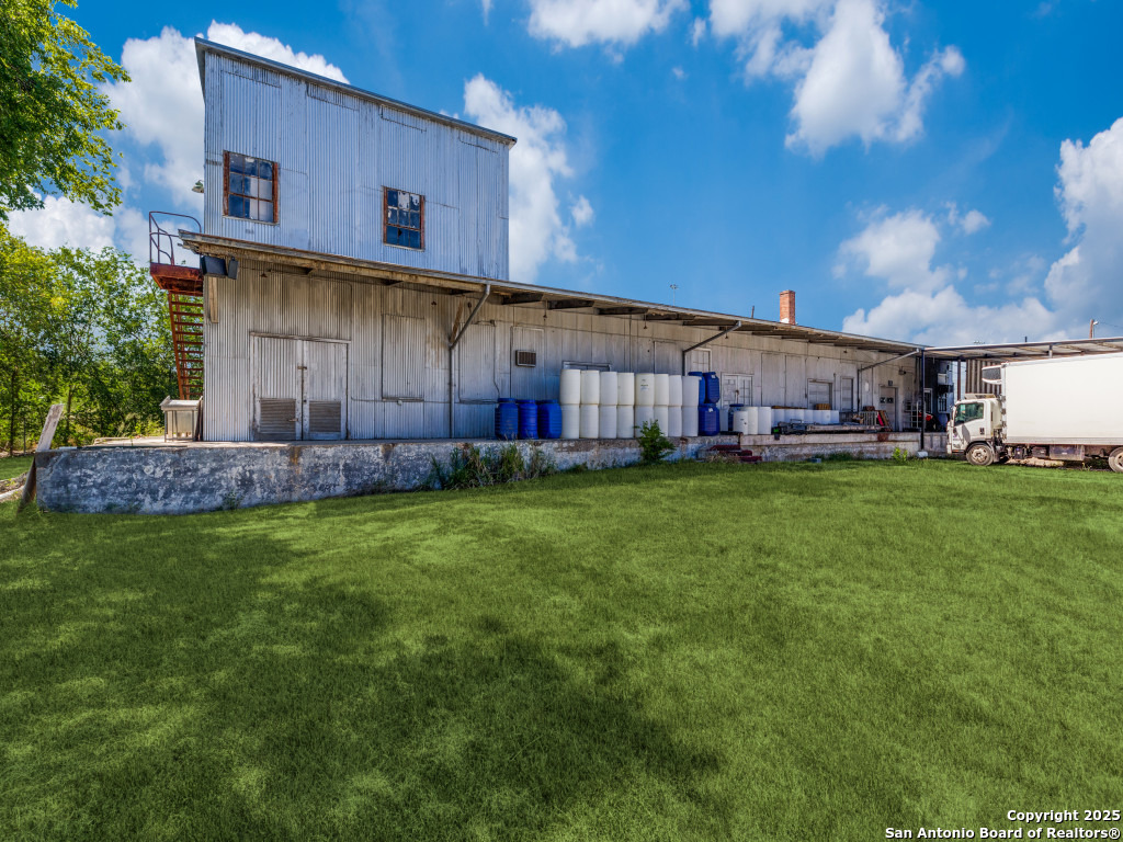 264 W Lachapelle