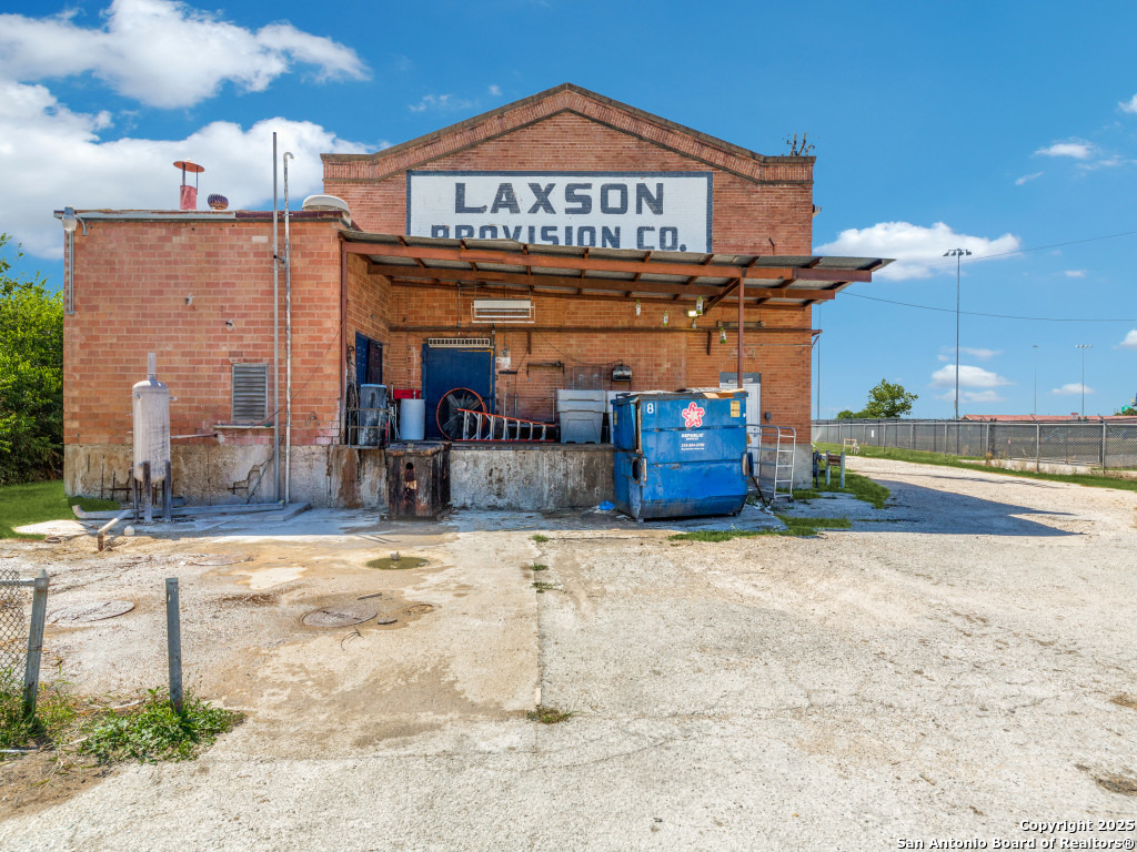 264 W Lachapelle