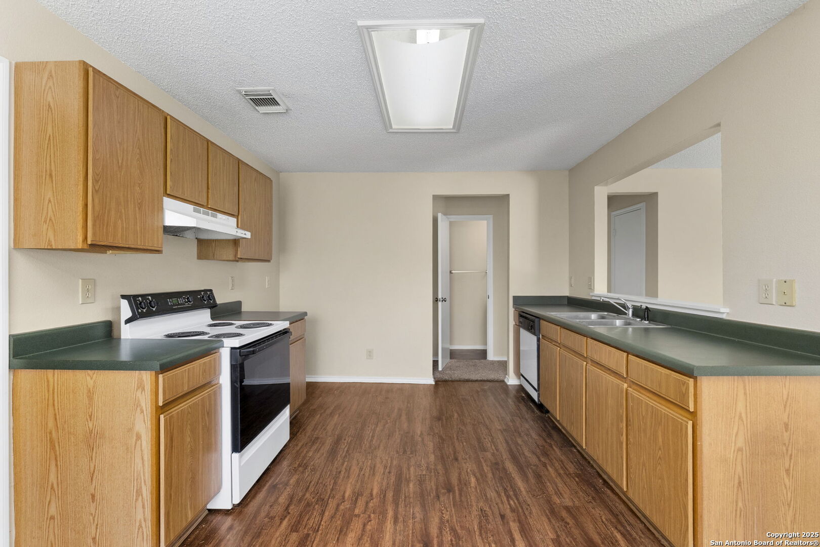 8023 Chestnut Cedar