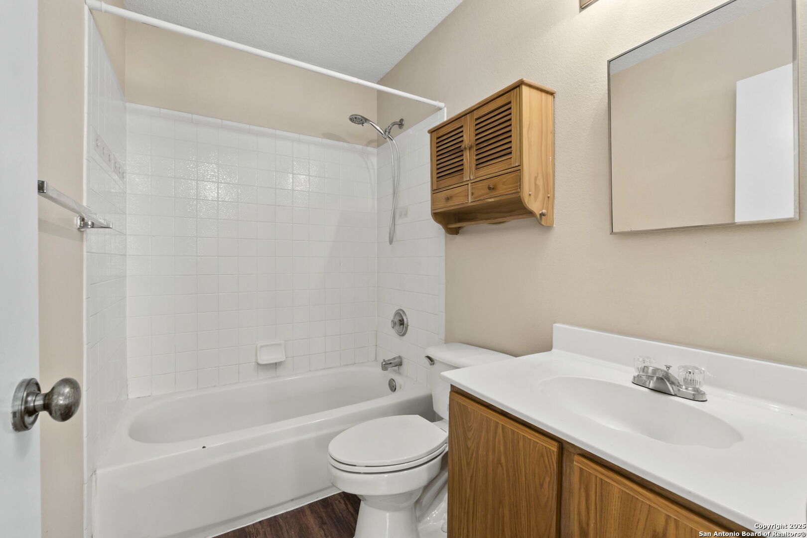 8023 Chestnut Cedar