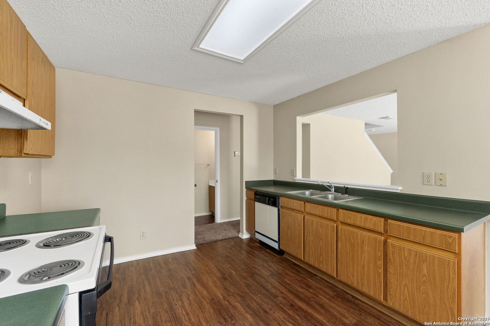 8023 Chestnut Cedar