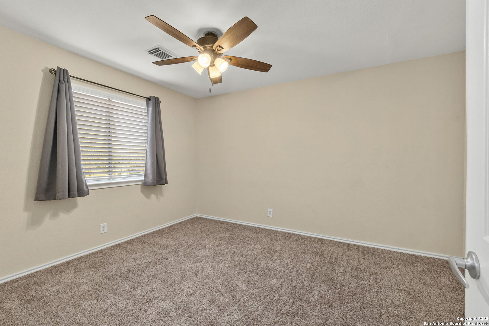 8615 Vantage Point