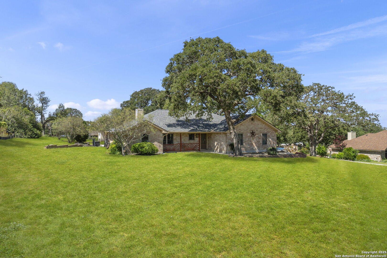 1233 Hillside Oaks Dr