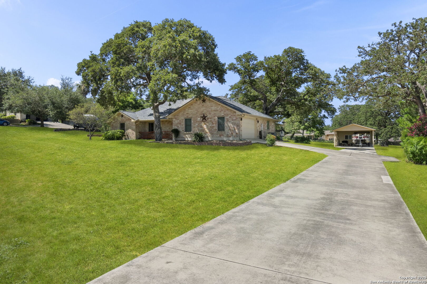 1233 Hillside Oaks Dr