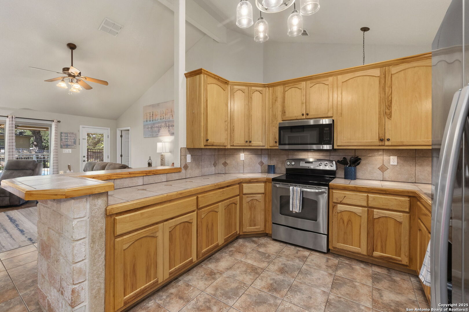 1233 Hillside Oaks Dr