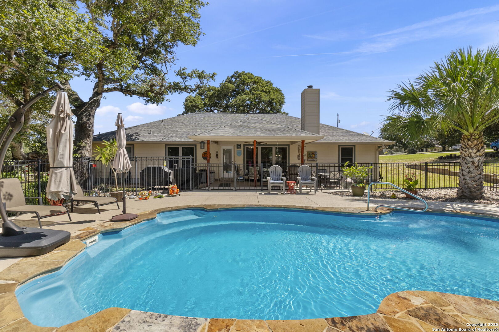 1233 Hillside Oaks Dr