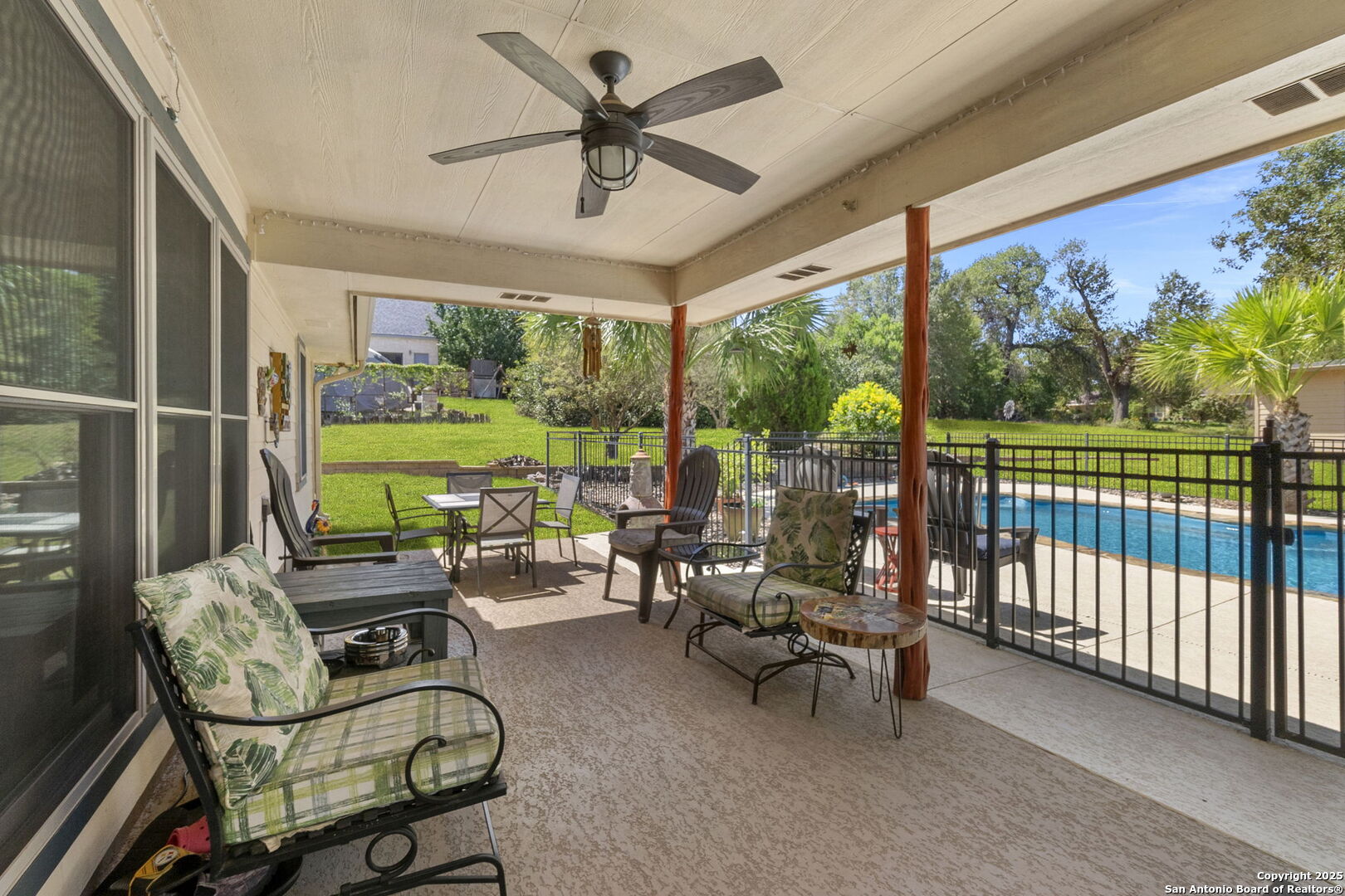1233 Hillside Oaks Dr