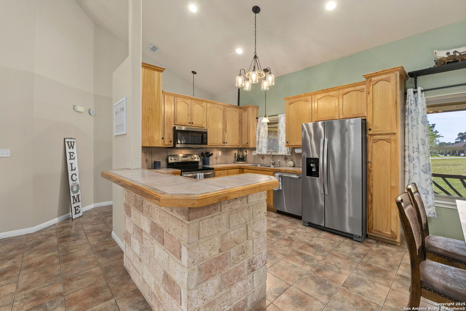 1233 Hillside Oaks Dr