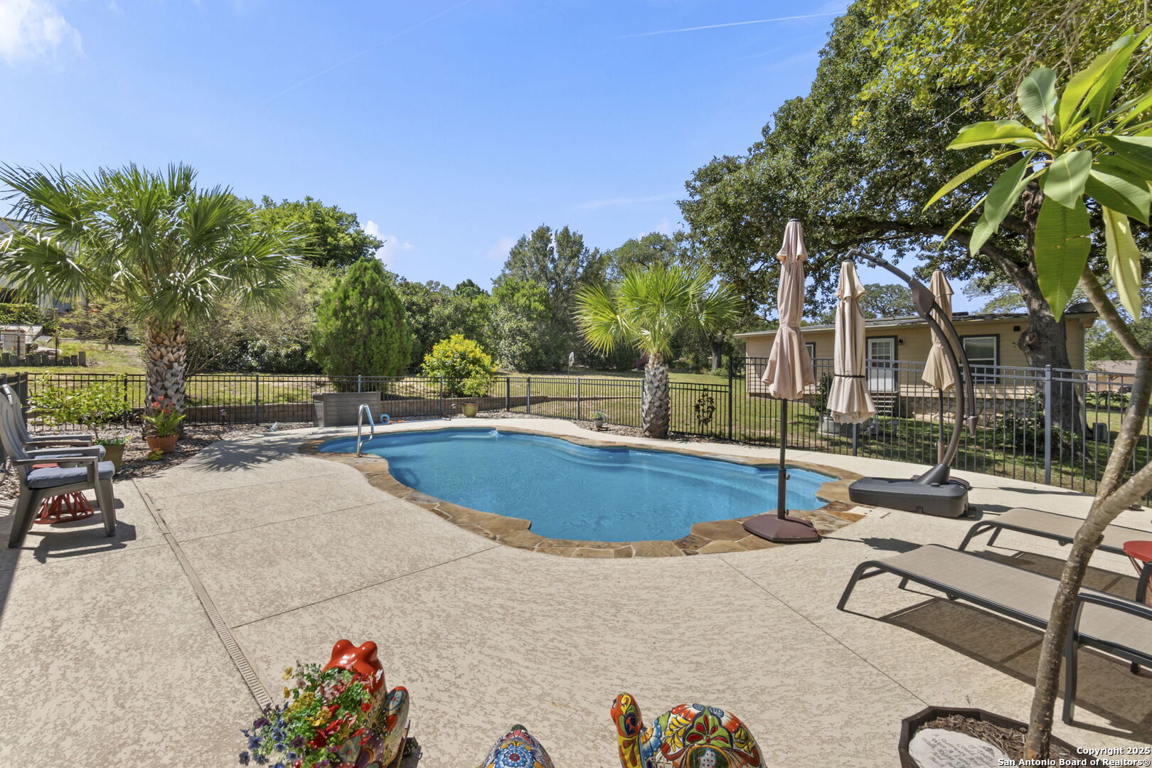 1233 Hillside Oaks Dr