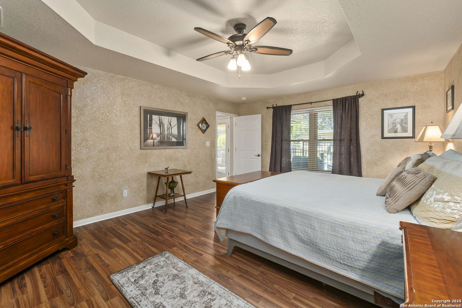 1233 Hillside Oaks Dr
