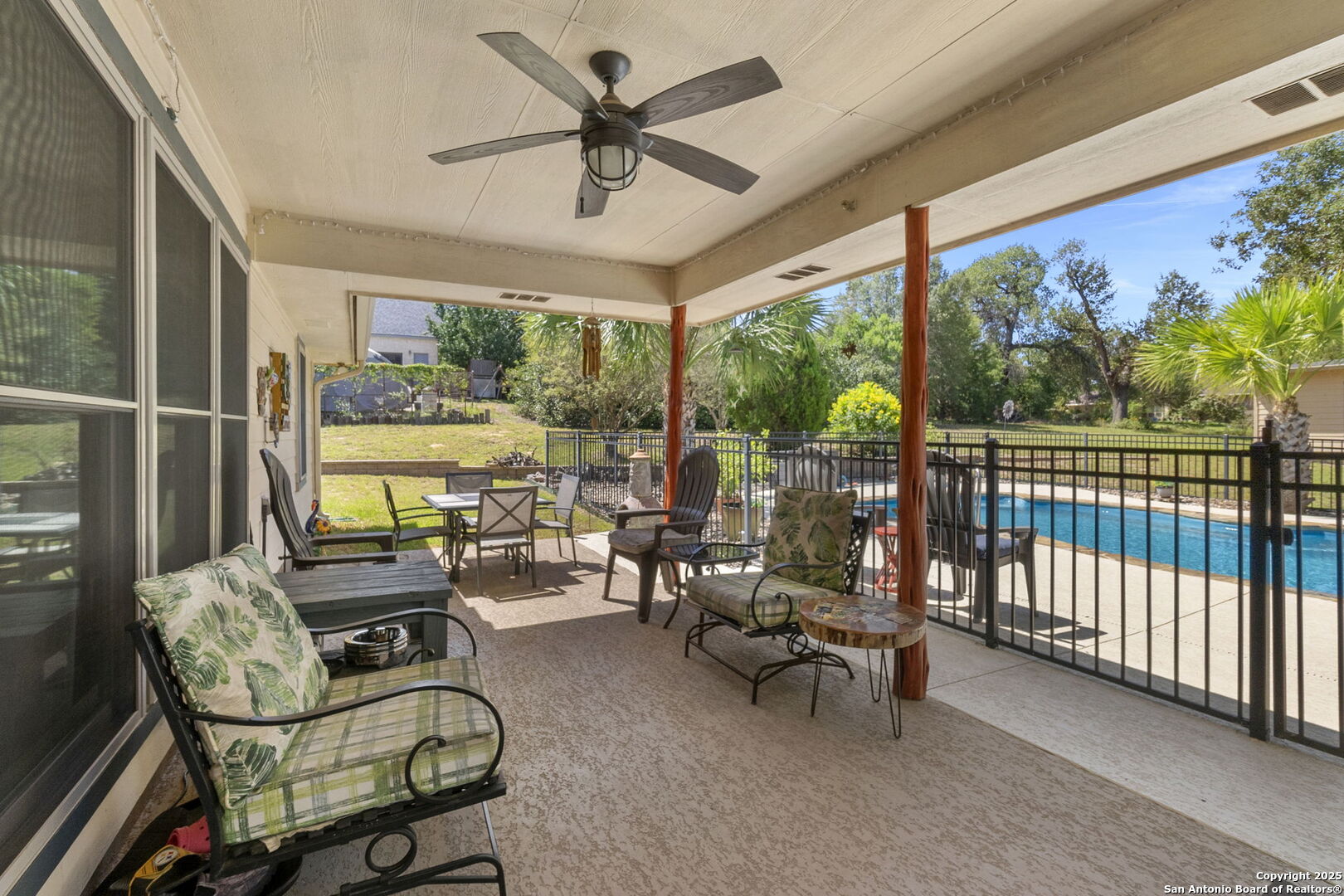 1233 Hillside Oaks Dr