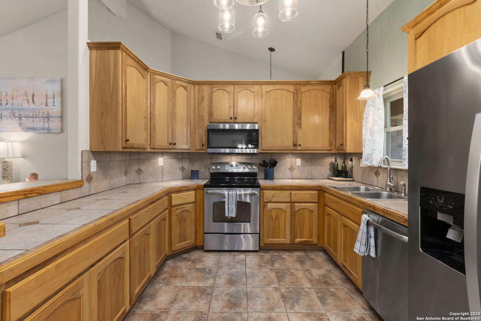 1233 Hillside Oaks Dr
